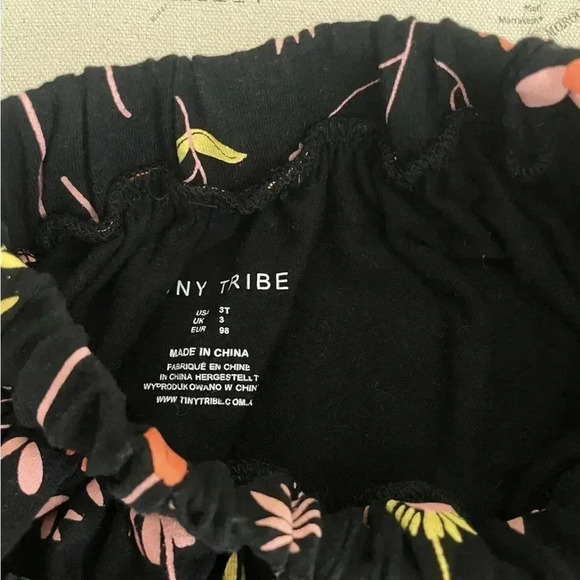 Tiny Tribe Black & Floral Twirl Skirt
Size 3T - Picture 2 of 3